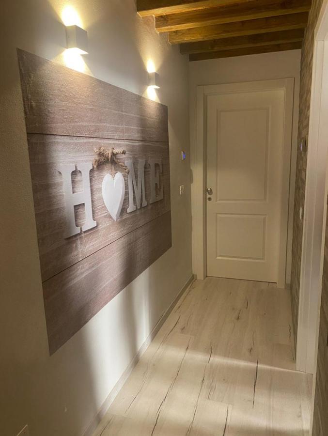 La Torre Di Borgunto - Piazza Grande Apartment อาเรซโซ ภายนอก รูปภาพ