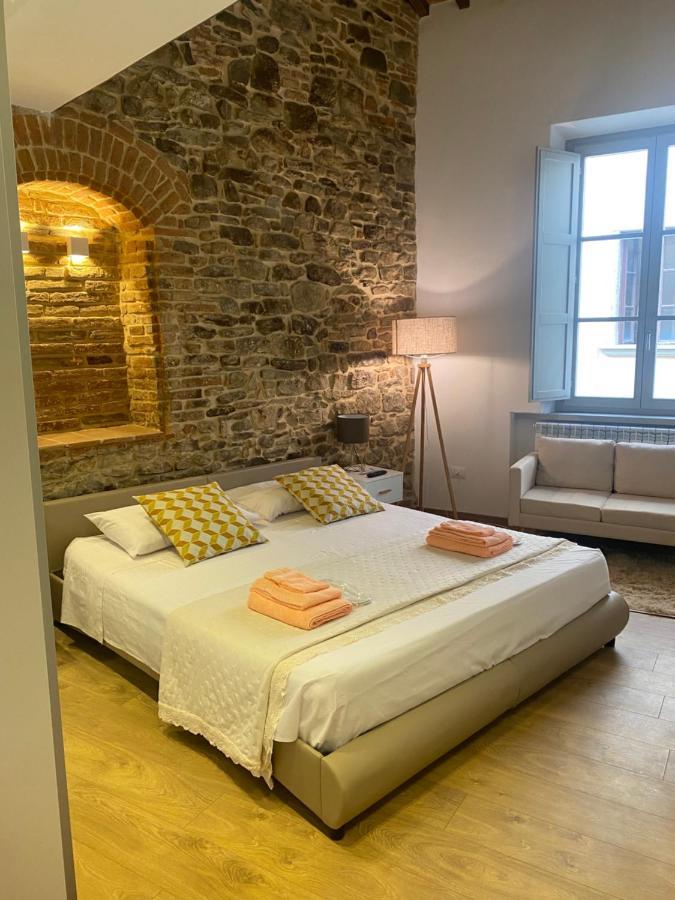 La Torre Di Borgunto - Piazza Grande Apartment อาเรซโซ ภายนอก รูปภาพ