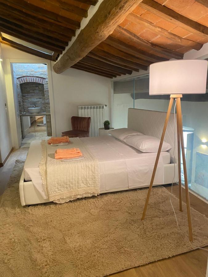 La Torre Di Borgunto - Piazza Grande Apartment อาเรซโซ ภายนอก รูปภาพ