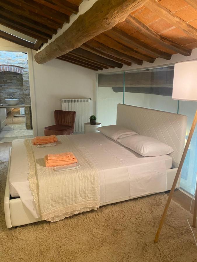 La Torre Di Borgunto - Piazza Grande Apartment อาเรซโซ ภายนอก รูปภาพ