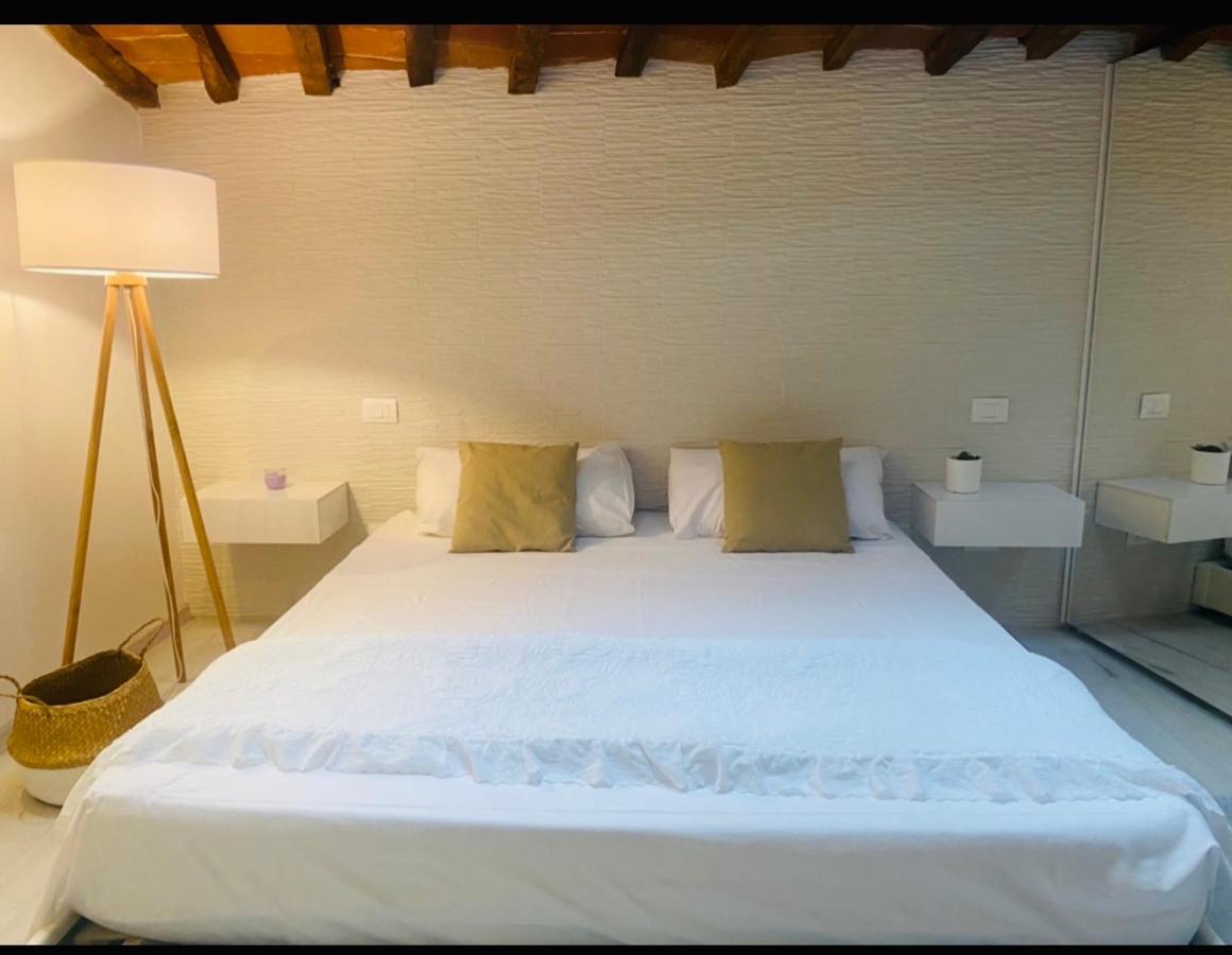 La Torre Di Borgunto - Piazza Grande Apartment อาเรซโซ ภายนอก รูปภาพ