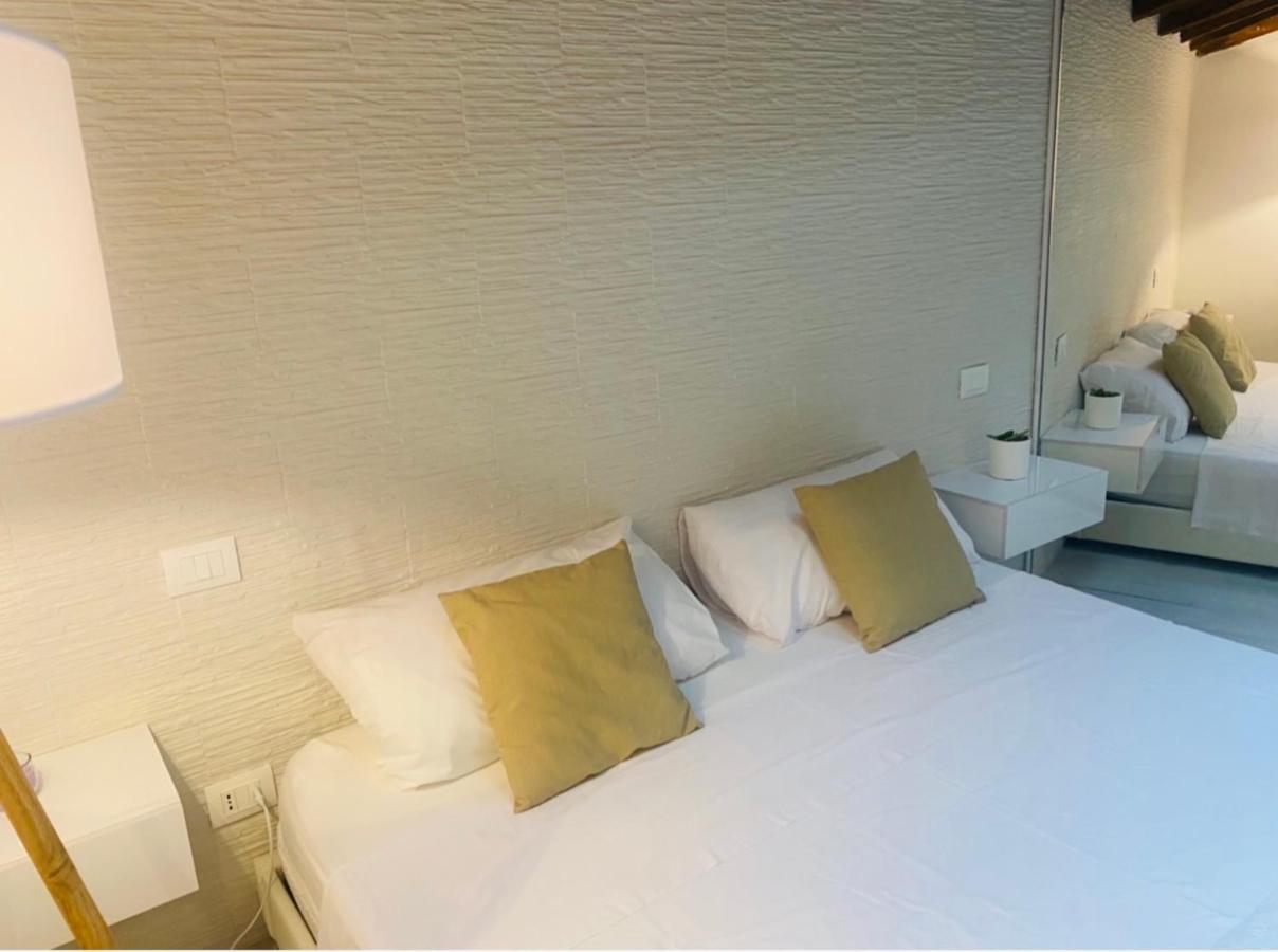 La Torre Di Borgunto - Piazza Grande Apartment อาเรซโซ ภายนอก รูปภาพ