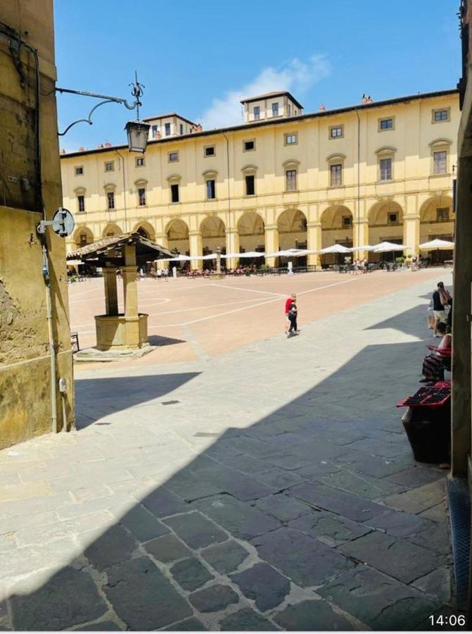 La Torre Di Borgunto - Piazza Grande Apartment อาเรซโซ ภายนอก รูปภาพ