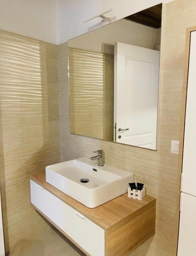 La Torre Di Borgunto - Piazza Grande Apartment อาเรซโซ ภายนอก รูปภาพ