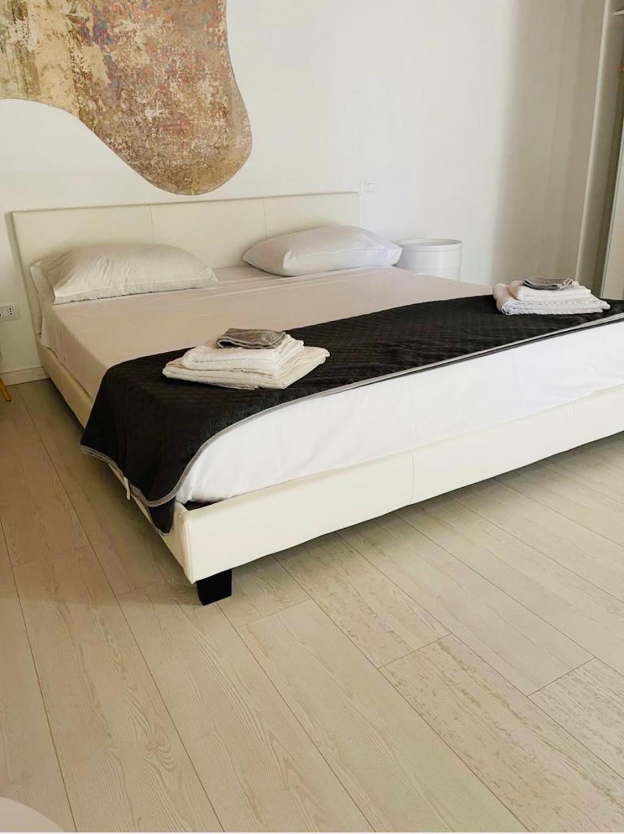 La Torre Di Borgunto - Piazza Grande Apartment อาเรซโซ ภายนอก รูปภาพ