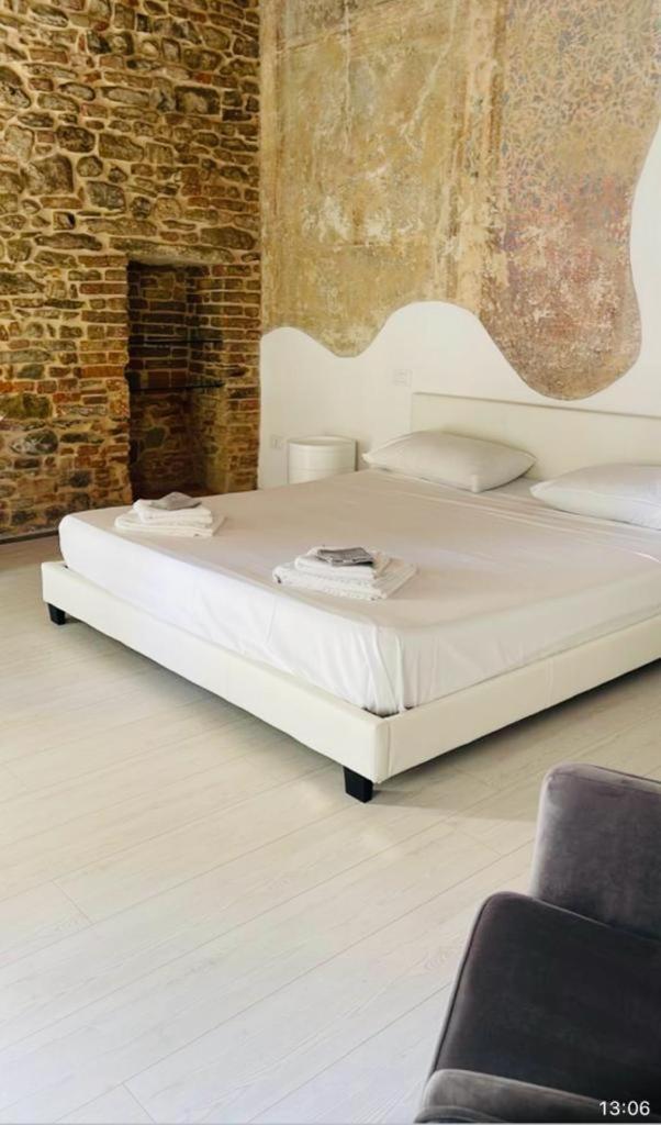 La Torre Di Borgunto - Piazza Grande Apartment อาเรซโซ ภายนอก รูปภาพ