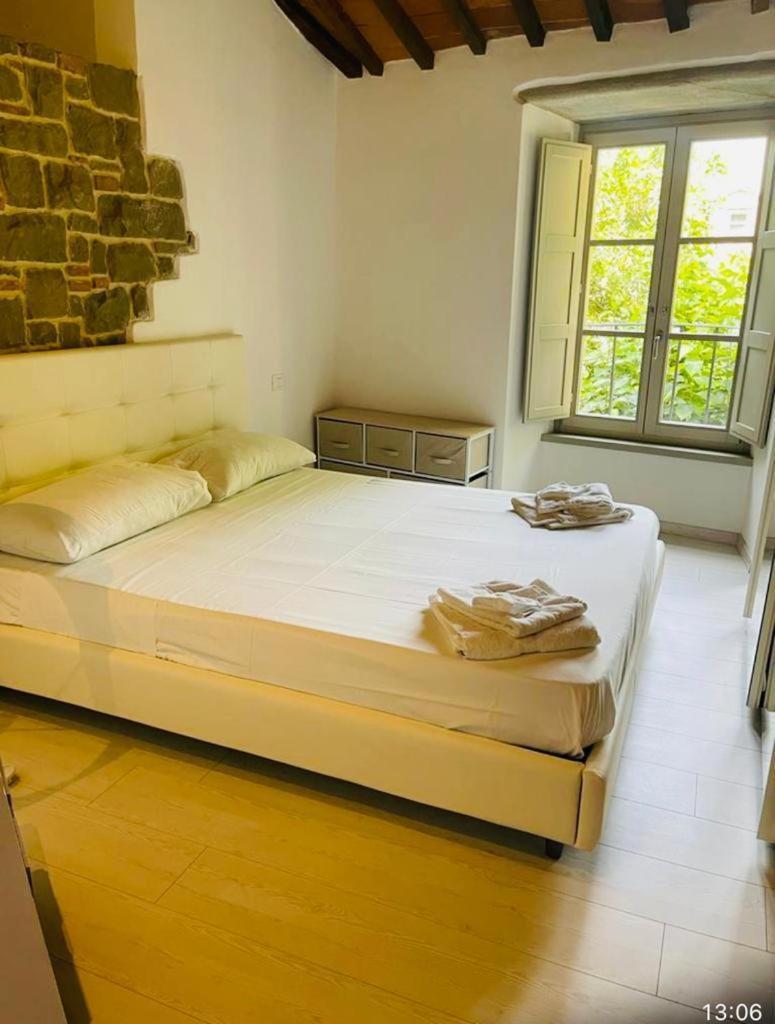 La Torre Di Borgunto - Piazza Grande Apartment อาเรซโซ ภายนอก รูปภาพ