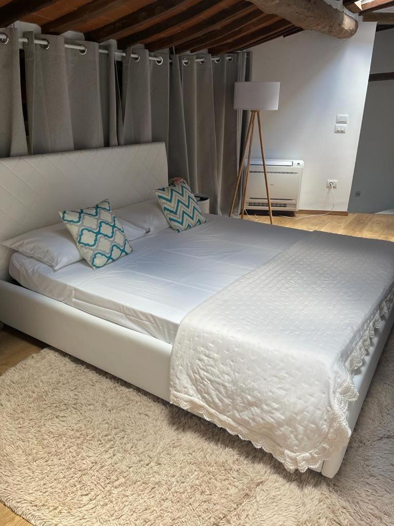 La Torre Di Borgunto - Piazza Grande Apartment อาเรซโซ ภายนอก รูปภาพ